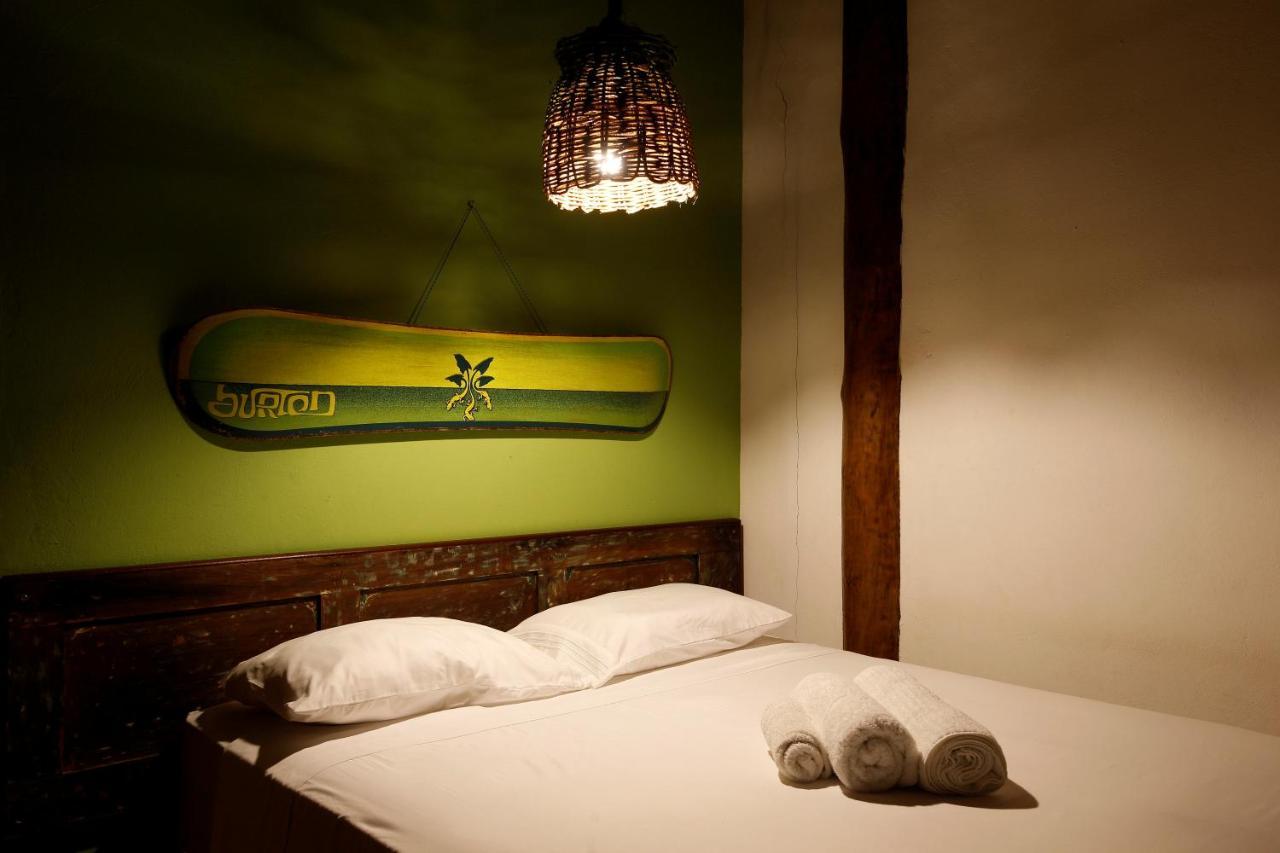 Отель Bahia Surf Camp Abrantes Экстерьер фото