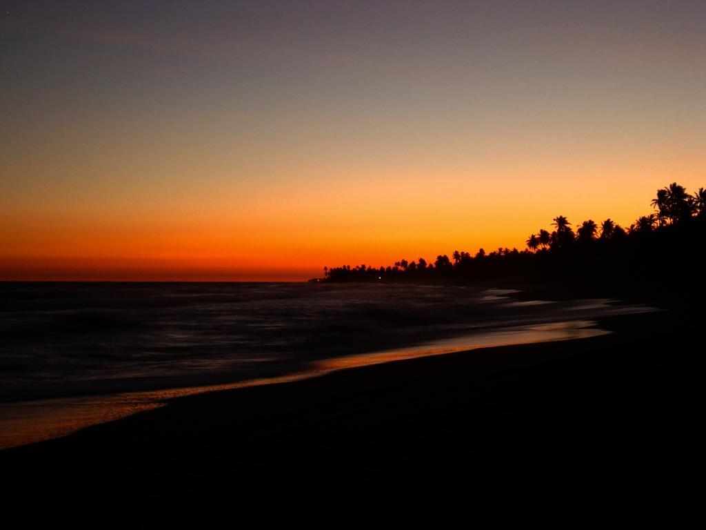 Отель Bahia Surf Camp Abrantes Экстерьер фото